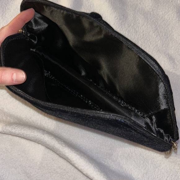 ✨GIORGIO ARMANI BRAND NEW MAKEUP BAG✨ - Picture 6 of 6